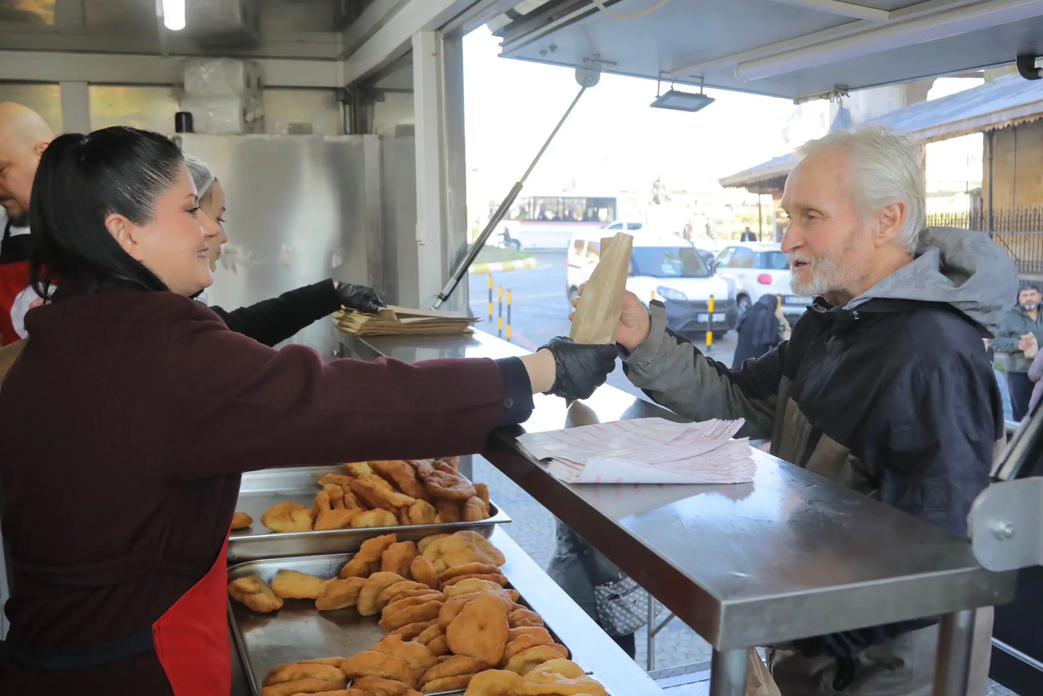 EDİRNE’DE KANDİL BEREKETİ: BAŞKAN FİLİZ GENCAN HEMŞEHRİLERİ İLE BİR ARAYA GELDİ galeri görseli